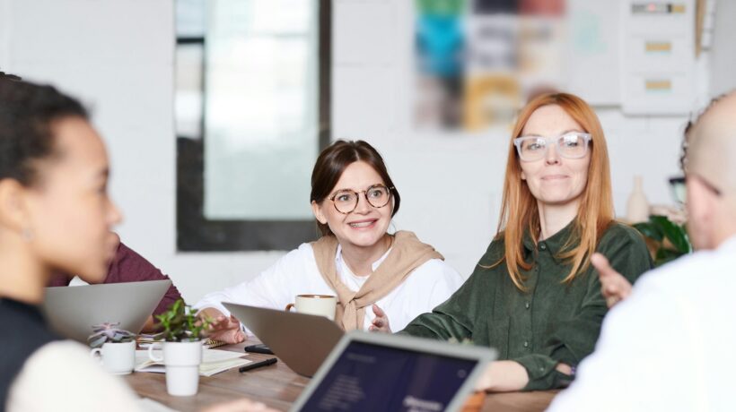 Jak tworzyć prezentacje multimedialne i karty pracy z AI w 5 minut?