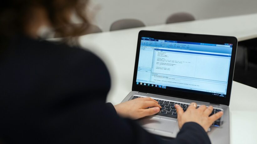 Jak wybrać najlepsze narzędzia AI dla Szkoły? Praktyczny poradnik