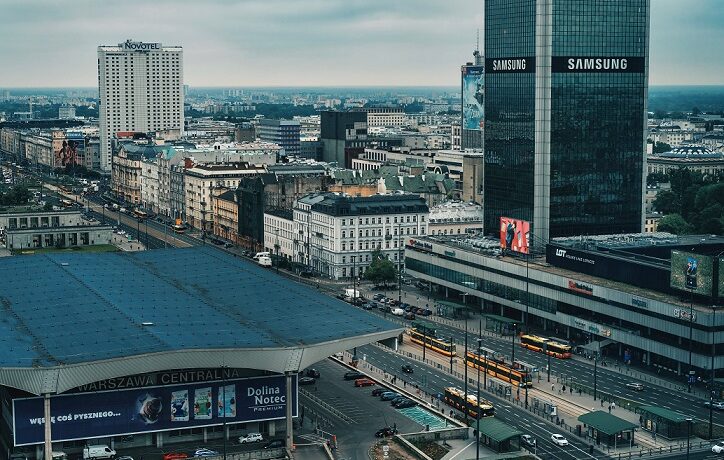 Student housing in Warsaw: Metro or Tram?