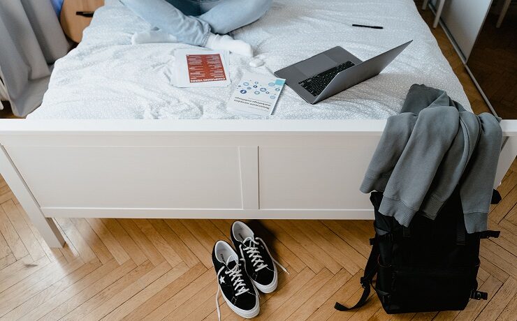 Niezbędnik pierwszoroczniaka: Co kupić do pokoju studenckiego w Trójmieście i gdzie zrobić to najtaniej?